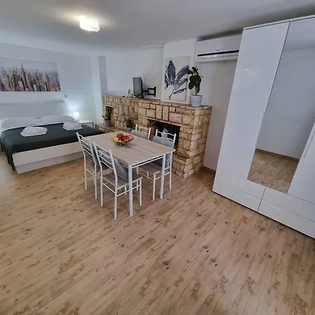 In Core Area Of アパート