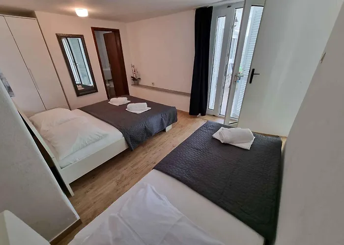 In Core Area Of דירה דראמליי