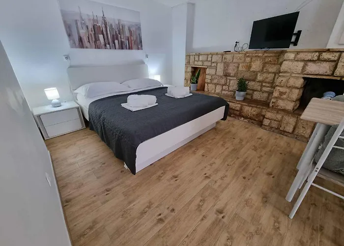 דירה In Core Area Of