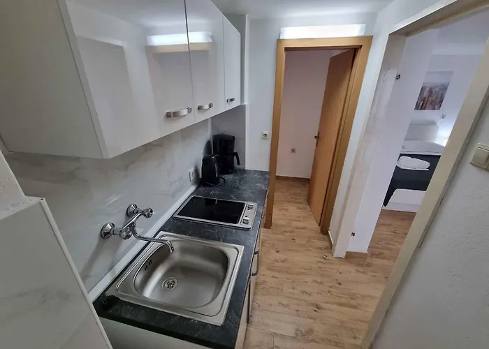 In Core Area Of דירה דראמליי