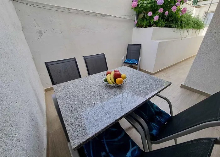 In Core Area Of דירה דראמליי